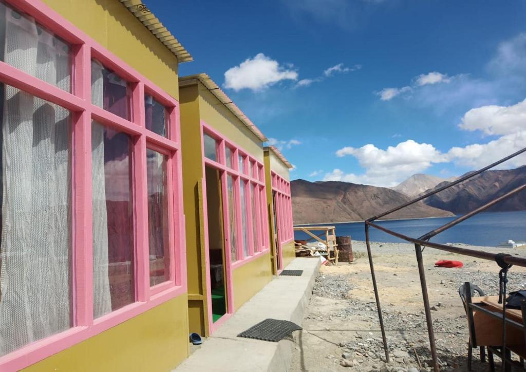 Pangtso wooden cottage