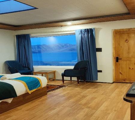 Deluxe Room (Lake View)